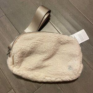 NWT Lululemon Everywhere Belt Bag 1L Fleece Natural Ivory/Trench